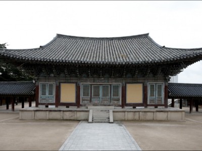 석가모니 부처님을 모신 대웅전