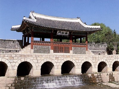 물길이 통과하는 문이 있다고? 화홍문