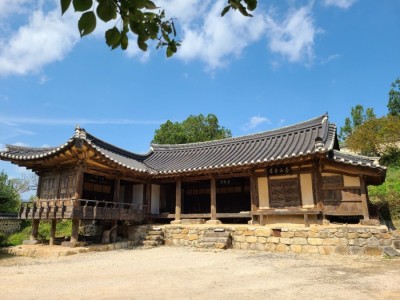 조선 시대 양반집의 특징을 간직한 여러 건물들