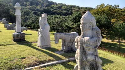 무덤을 지키는 신하, 문인상과 무인상