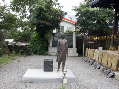 군산 동국사에 있는 평화의 소녀상